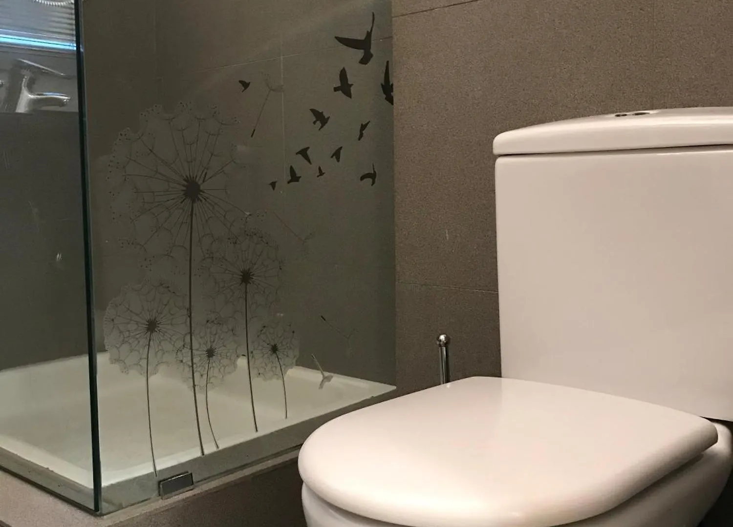 Habitacion Grande Y Confortable Con Bano Privado Junto A Guggenheim Bilbao Homestay